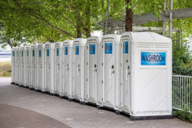 Best Porta potty delivery and setup  in Albion, IL